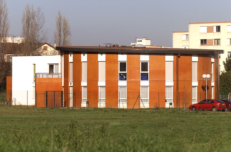 Bâtiments en cylindre et cube